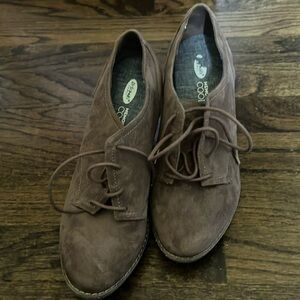 Dr. Scholls pumps. Cut brown tie up shoes.